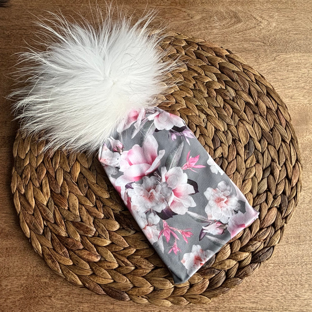 Tuque fleurs sur gris POMPON BLANC