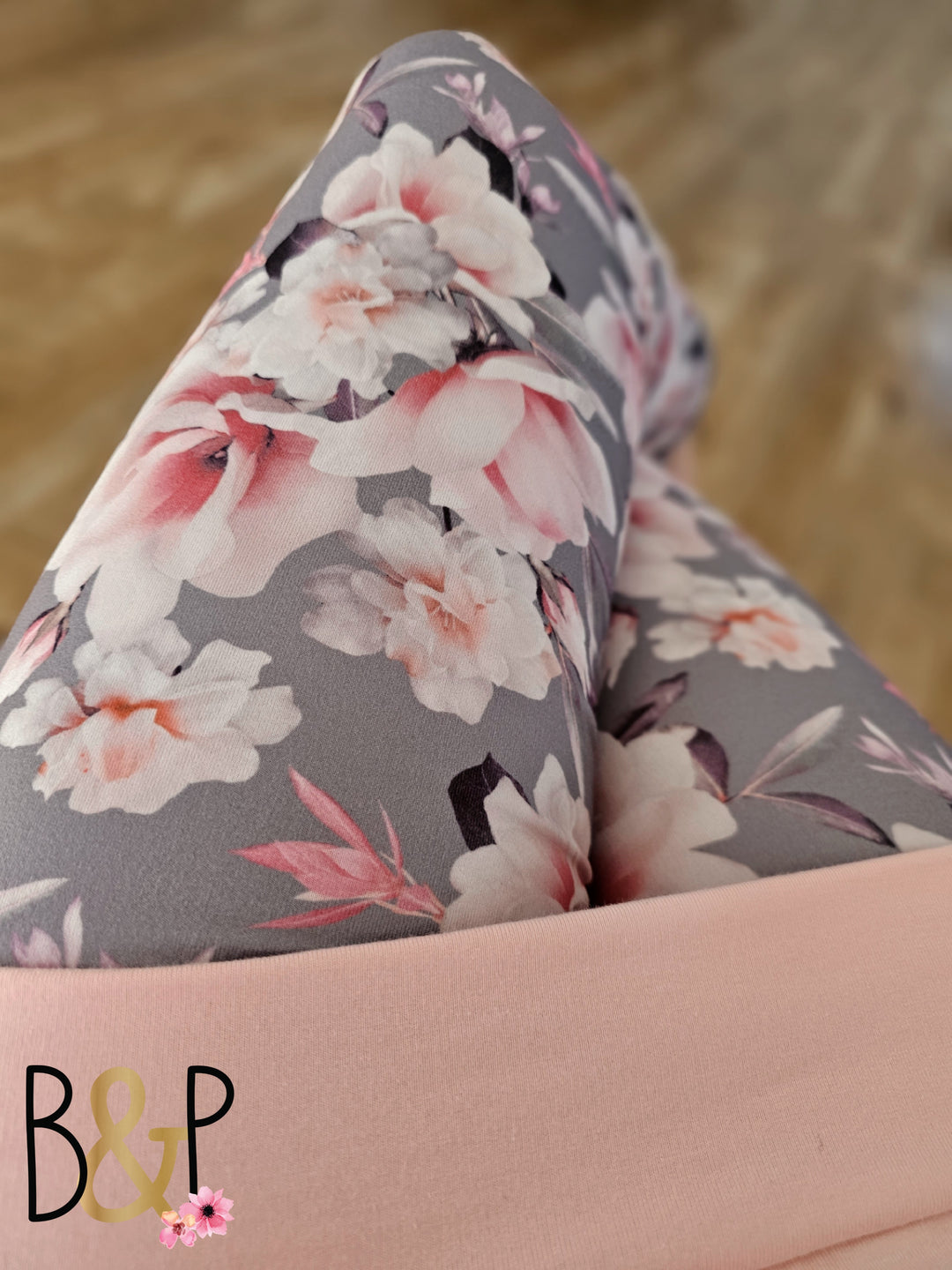 Legging fleurs sur gris