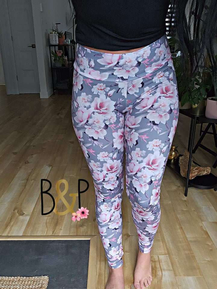 Legging fleurs sur gris