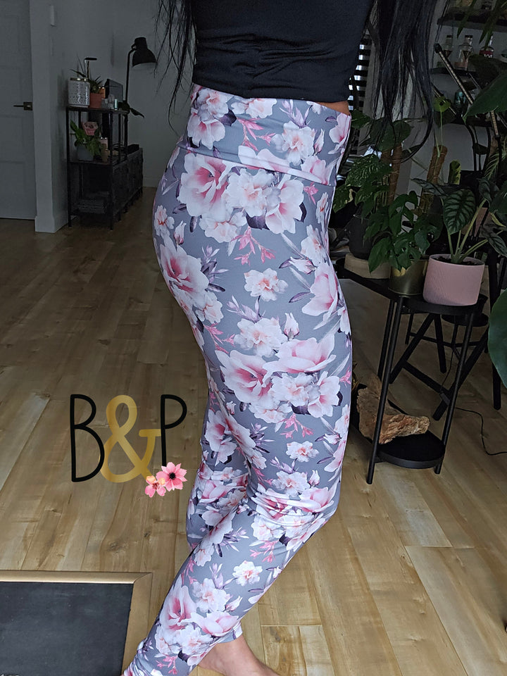 Legging fleurs sur gris