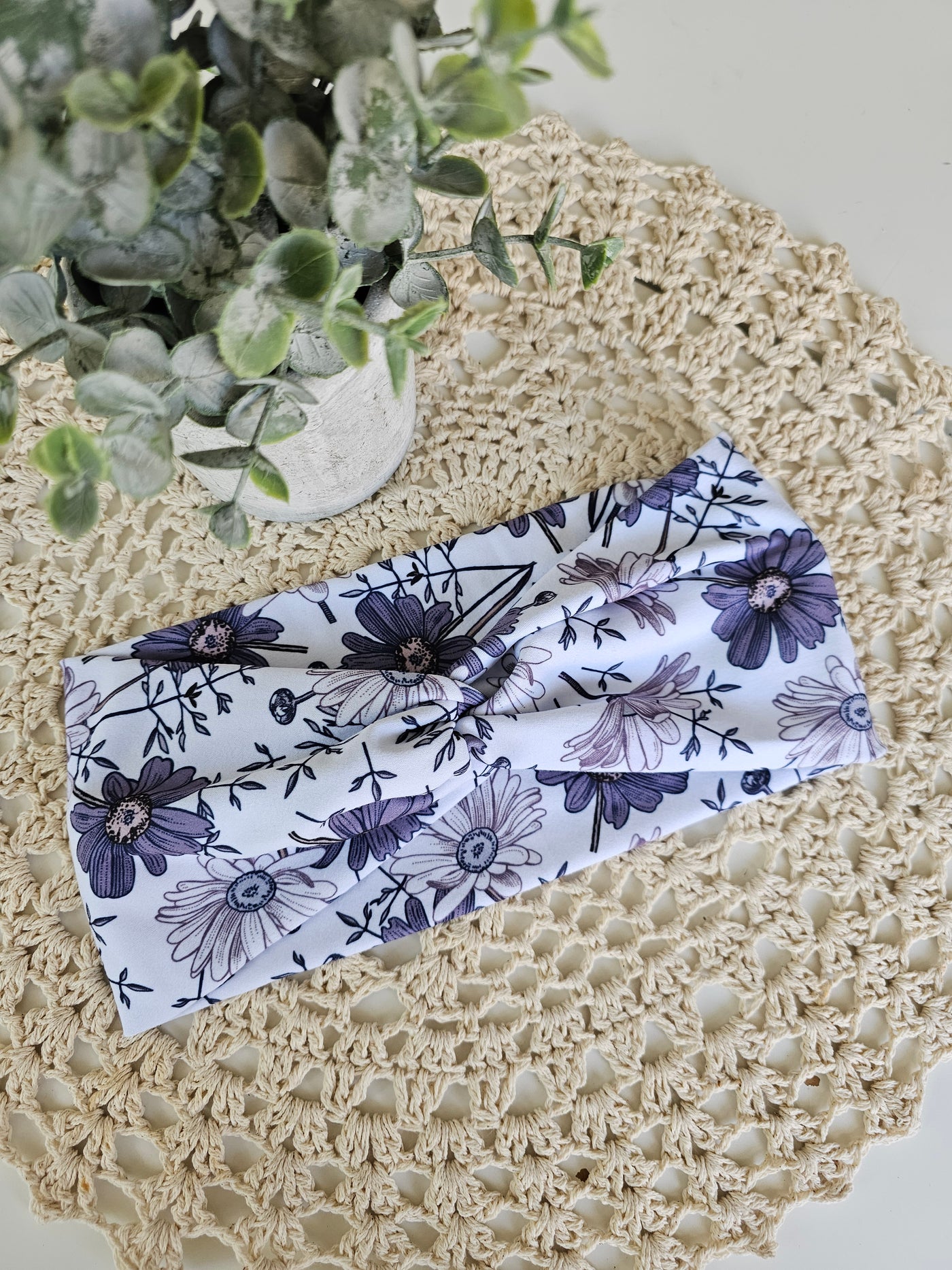 Bandeau twist petites feuilles mauves sur blanc ( Camisoles )