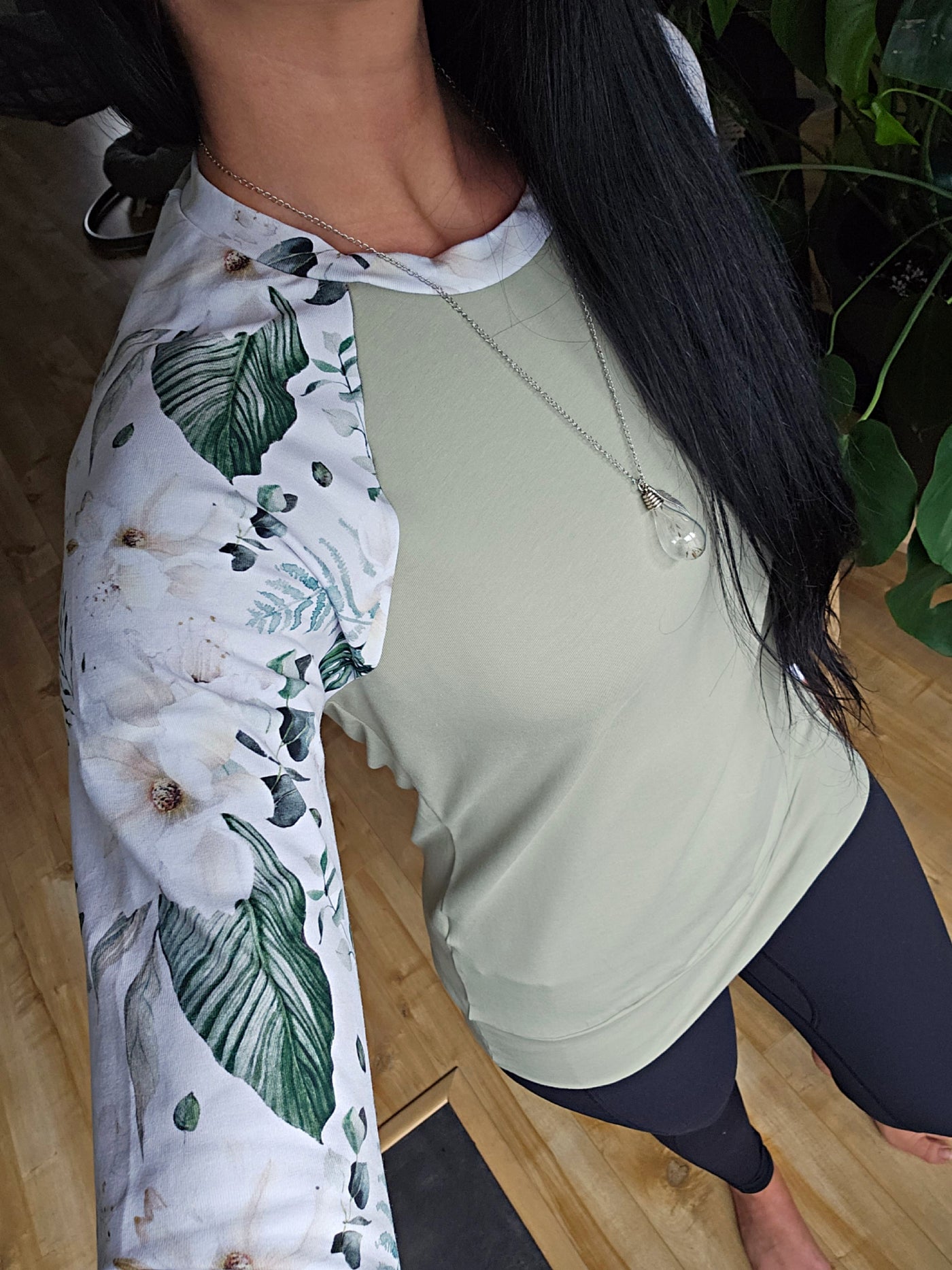 Tunique vert pâle & monstera