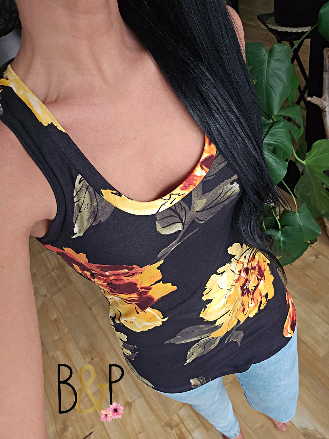 Camisole fleurs jaunes sur noir