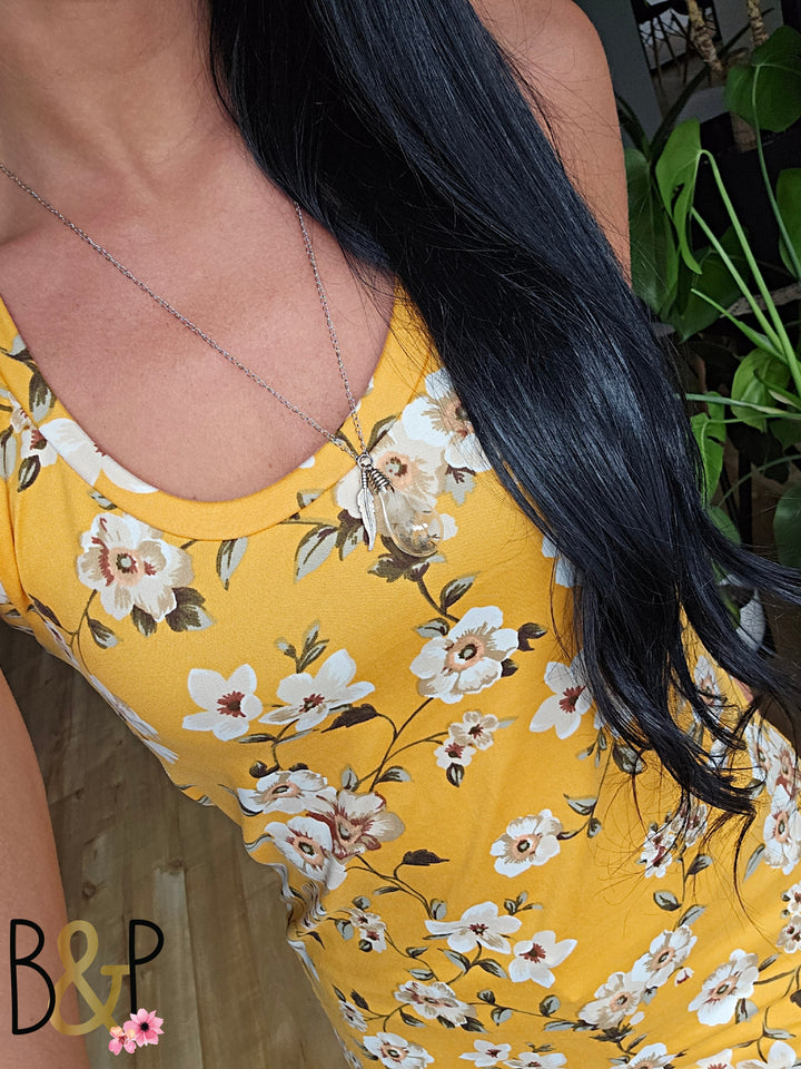 Camisole branche fleurs blanches sur jaune