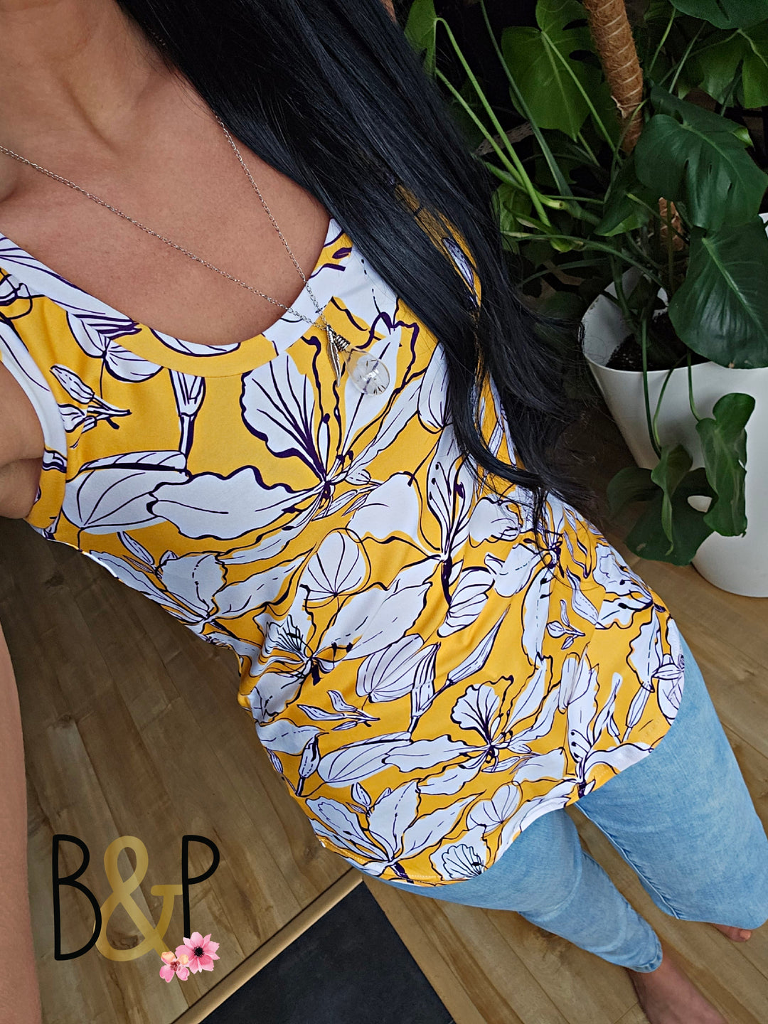 Camisole grandes fleurs blanches sur jaune