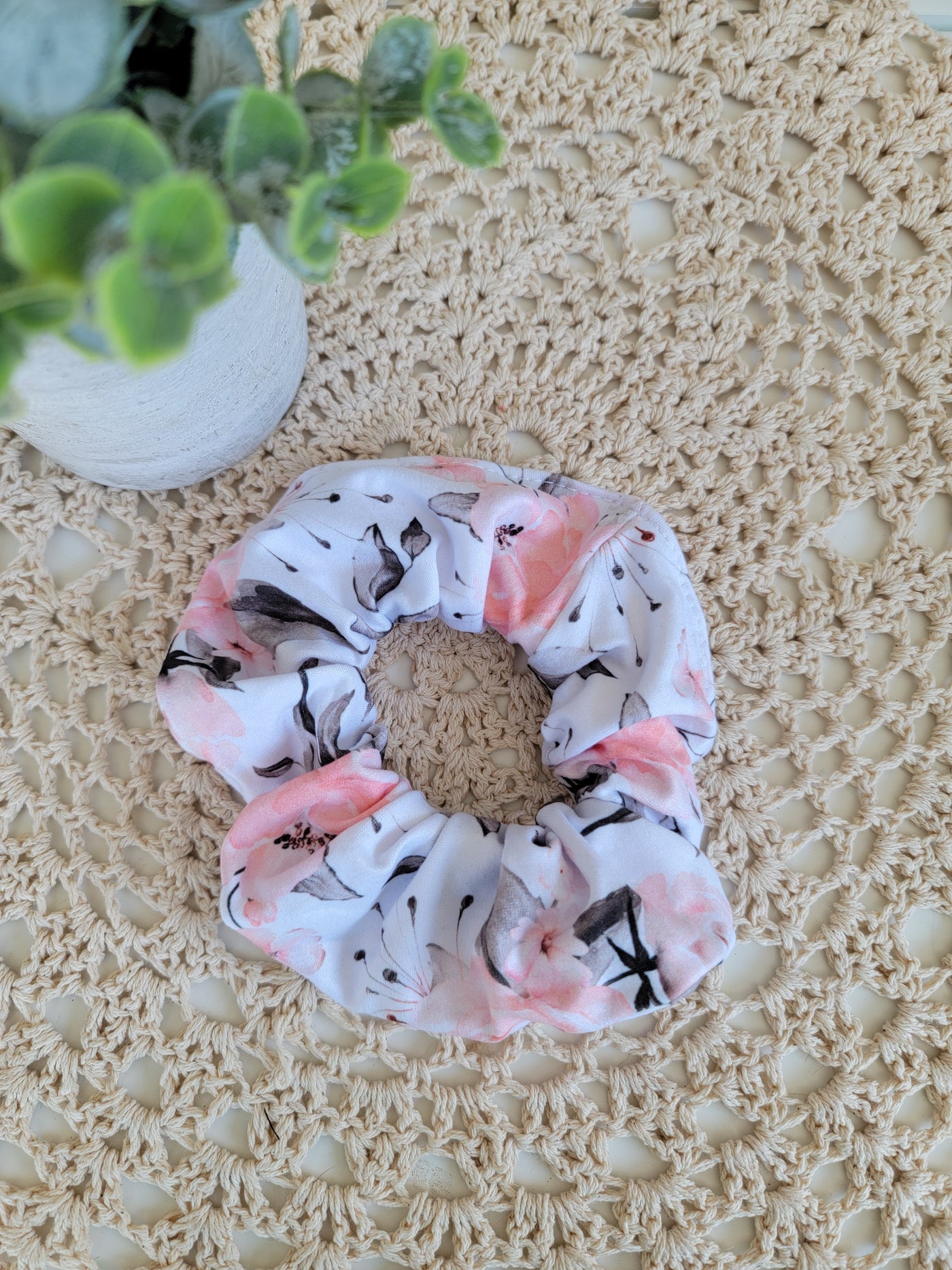 Chouchou floral blanc