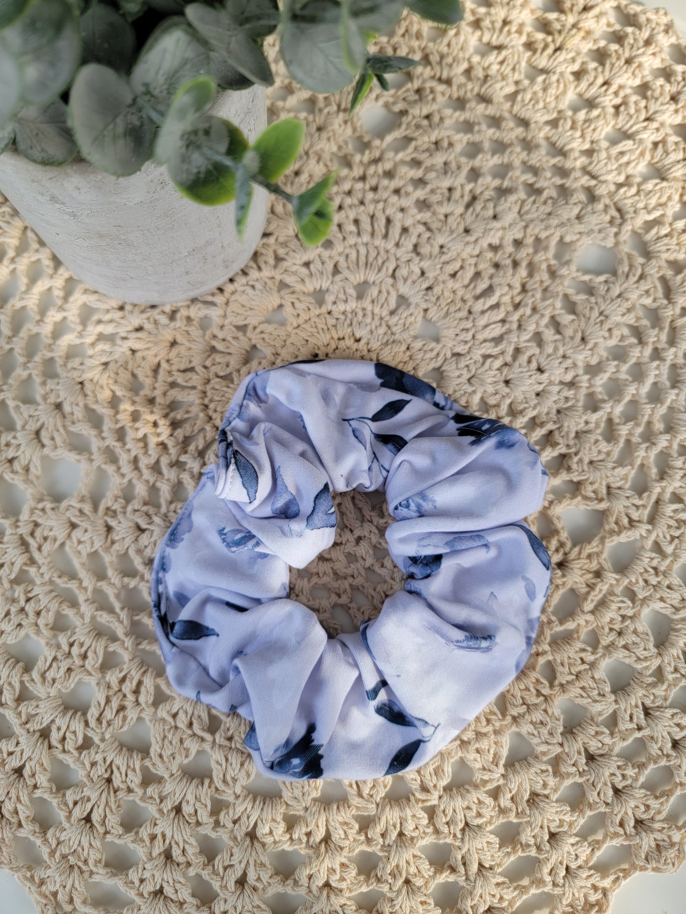 Chouchou fleuri bleu doux