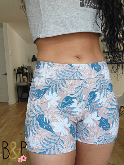 Short nude & feuilles bleues