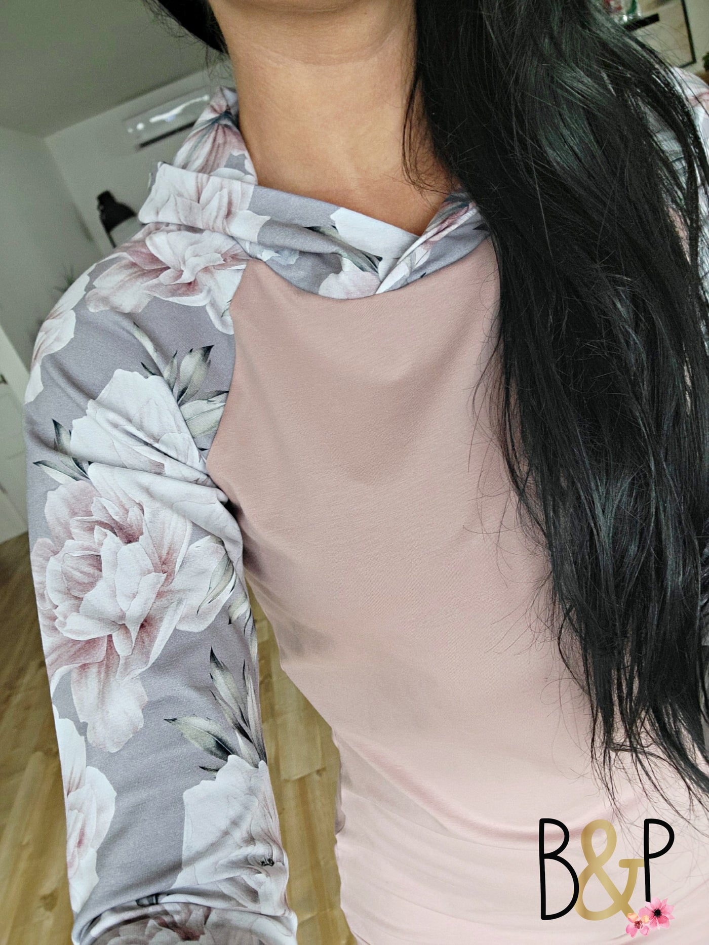 Hoodie pivoines grises & vieux rose
