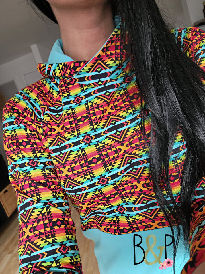 Hoodie aztèque orange , rouge & bas bleu pâle