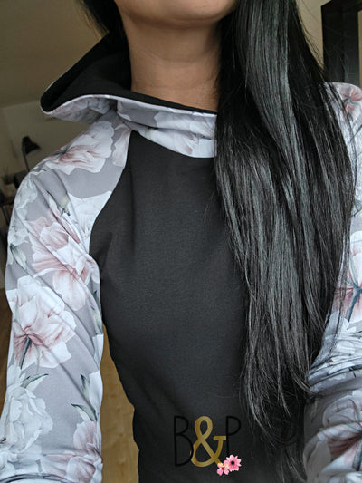 Hoodie pivoines sur gris & noir