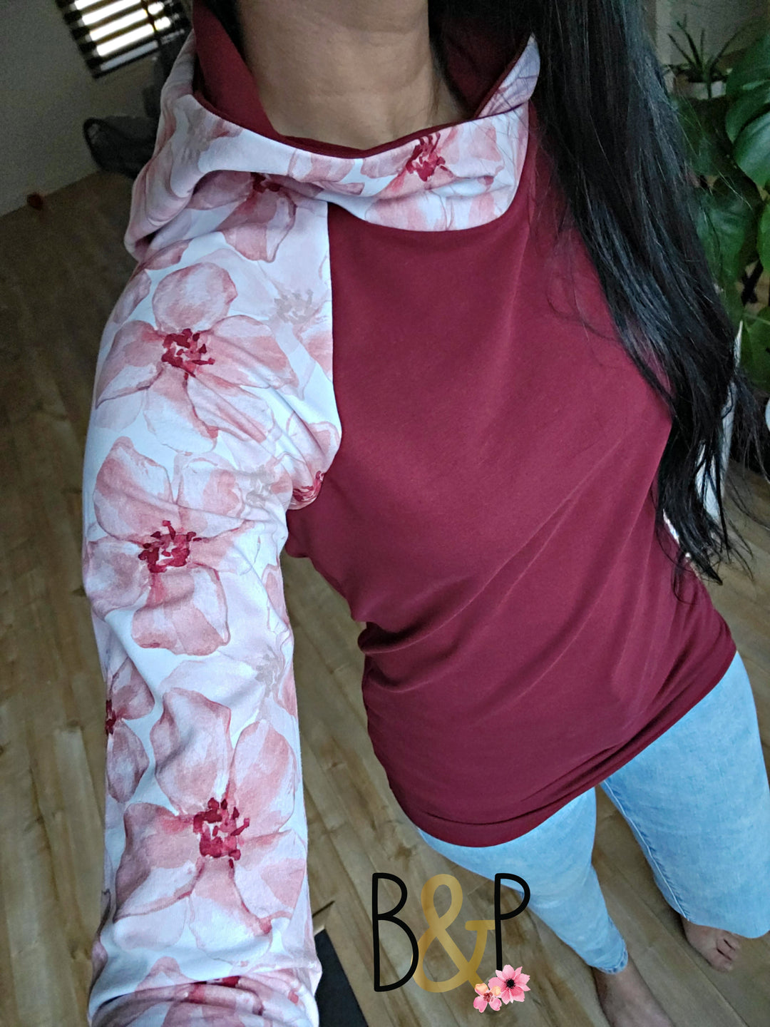 Hoodie grosses fleurs rouges