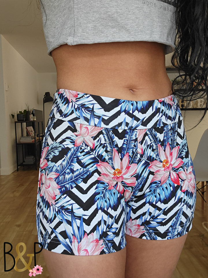 Short zigzag noir & feuilles bleues