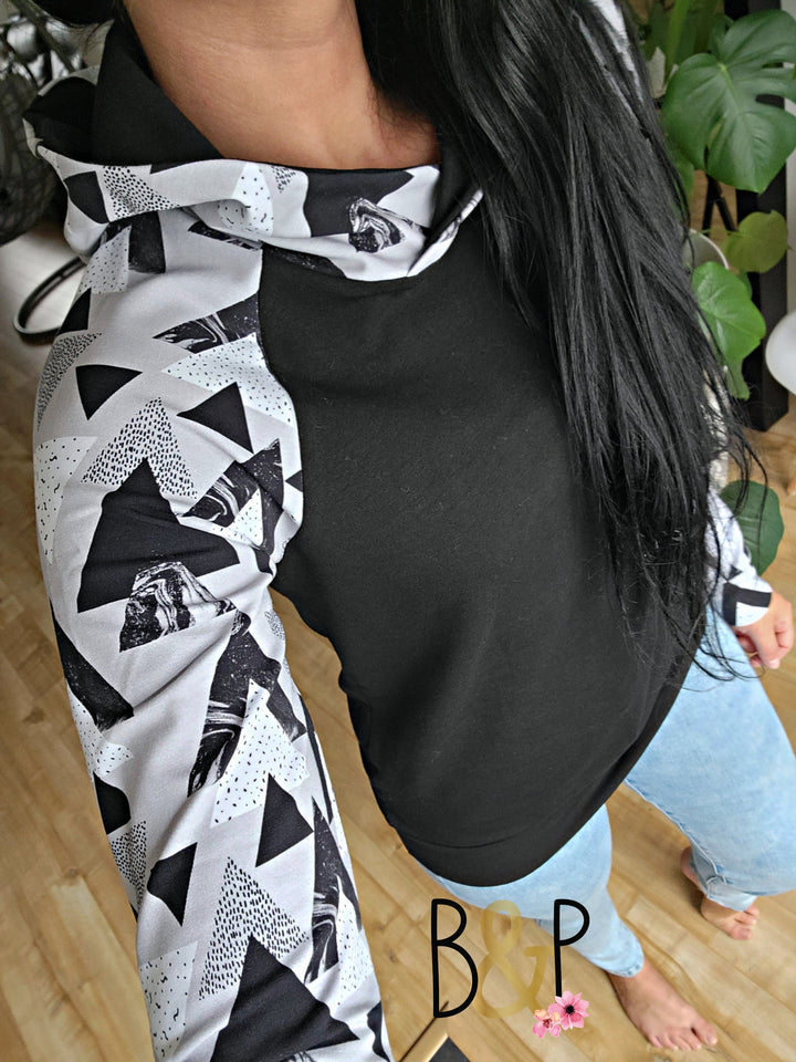 Hoodie capuchon croisé triangles sur gris & noir