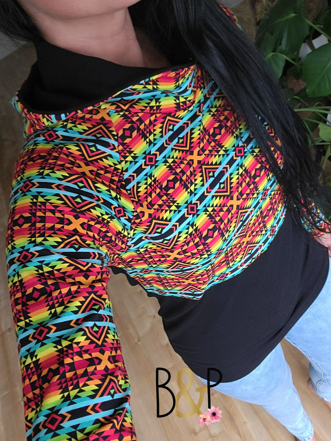 Hoodie aztèque orange , rouge & bas noir