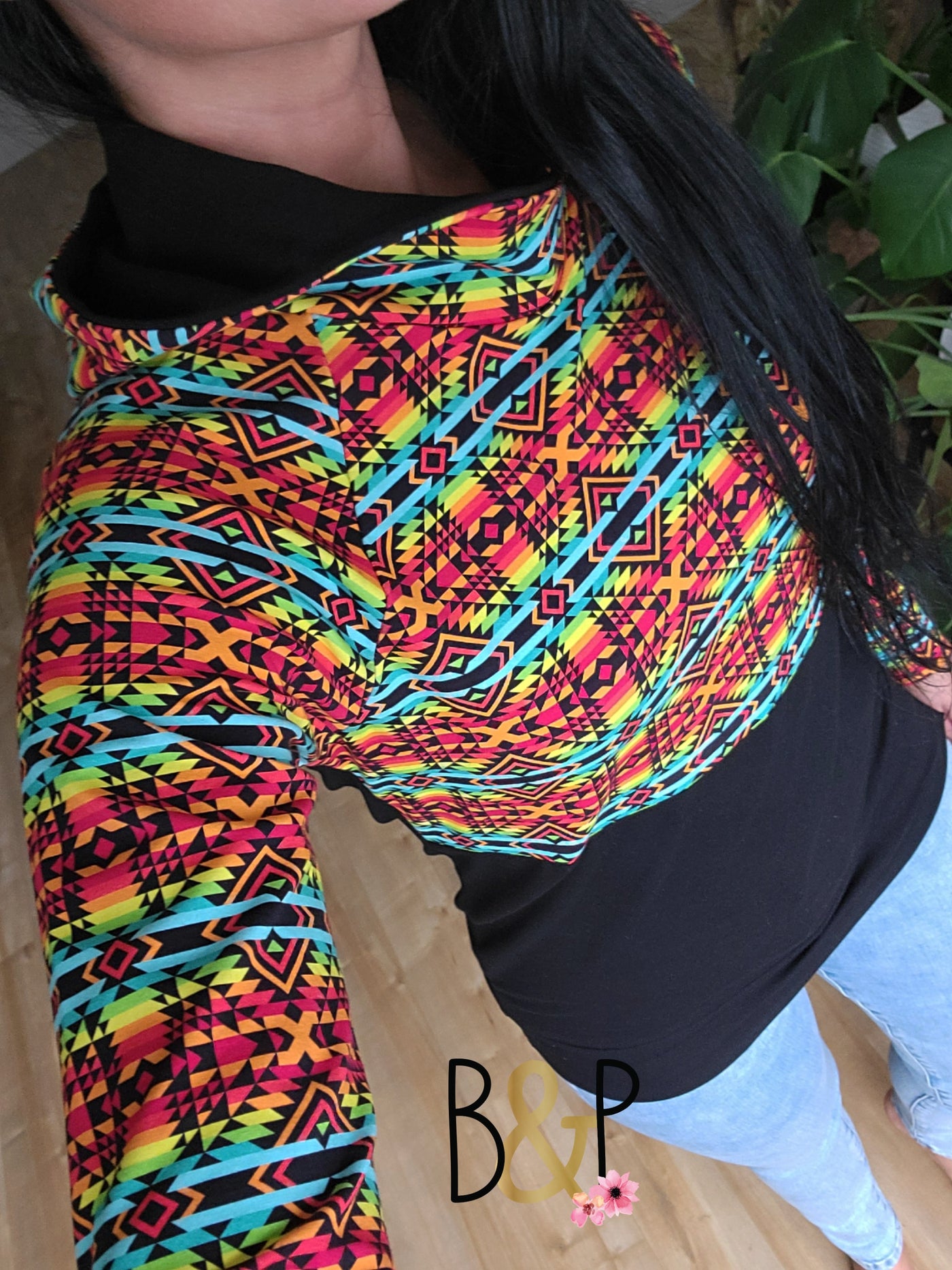 Hoodie aztèque orange , rouge & bas noir
